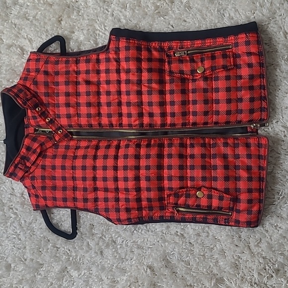 🔥 Red & Black Plaid Quilted Puffer Vest – Women’s Sm – Classic Layering Piece - Picture 5 of 13